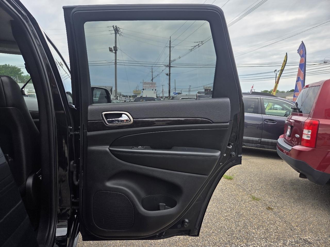 Jeep Grand Cherokee Laredo 4WD 2012