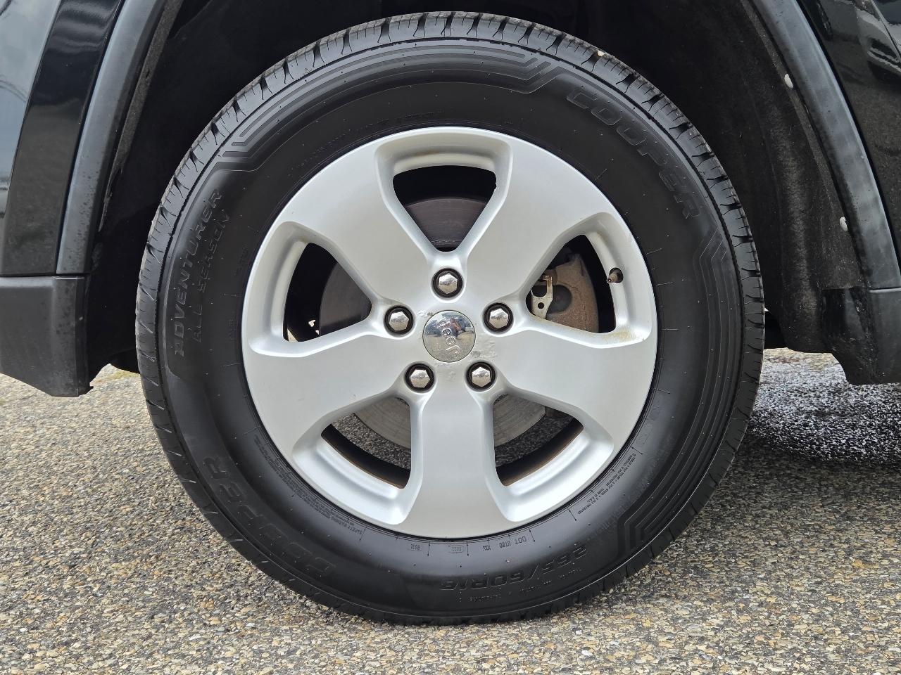 Jeep Grand Cherokee Laredo 4WD 2012