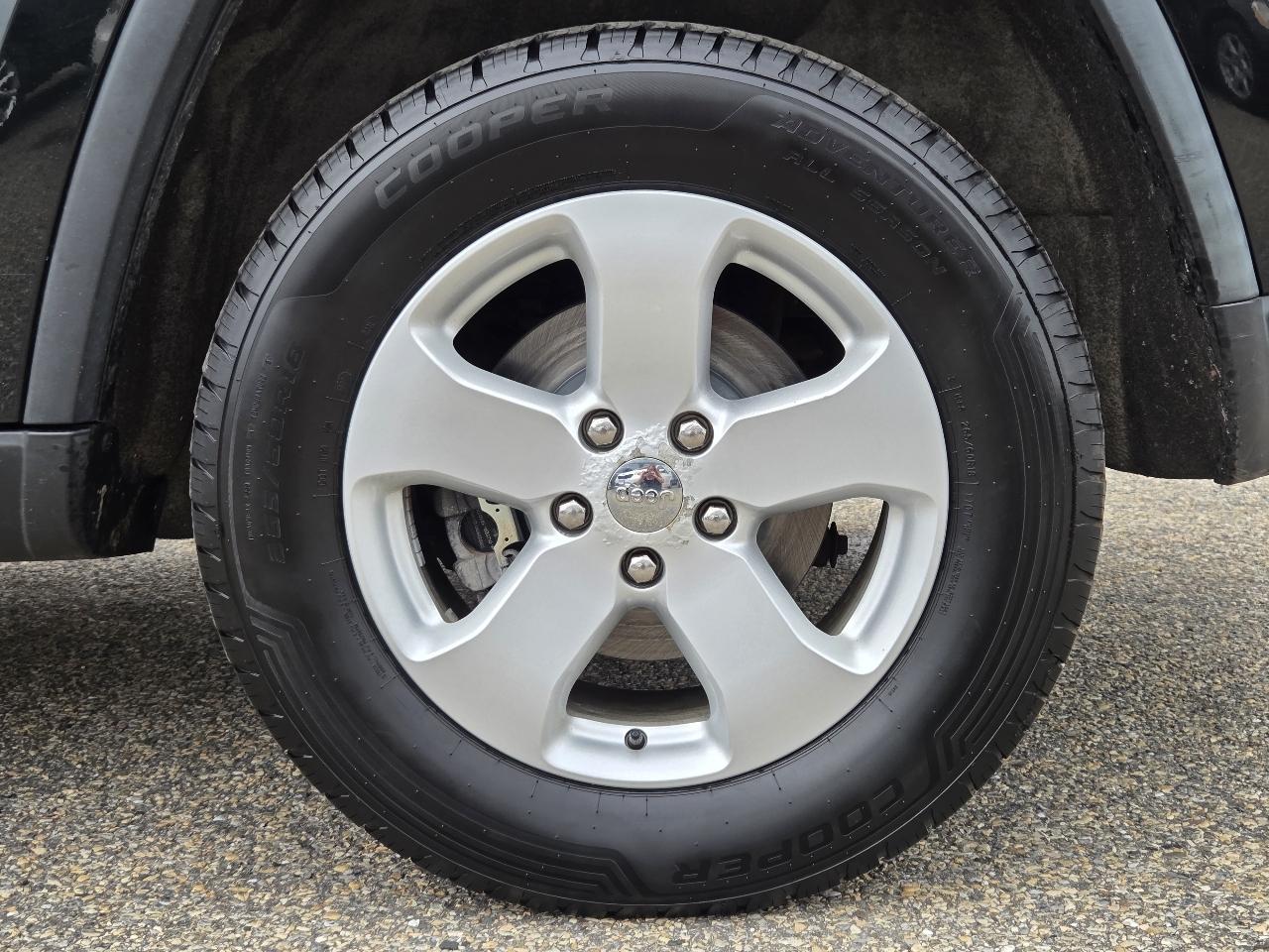 Jeep Grand Cherokee Laredo 4WD 2012