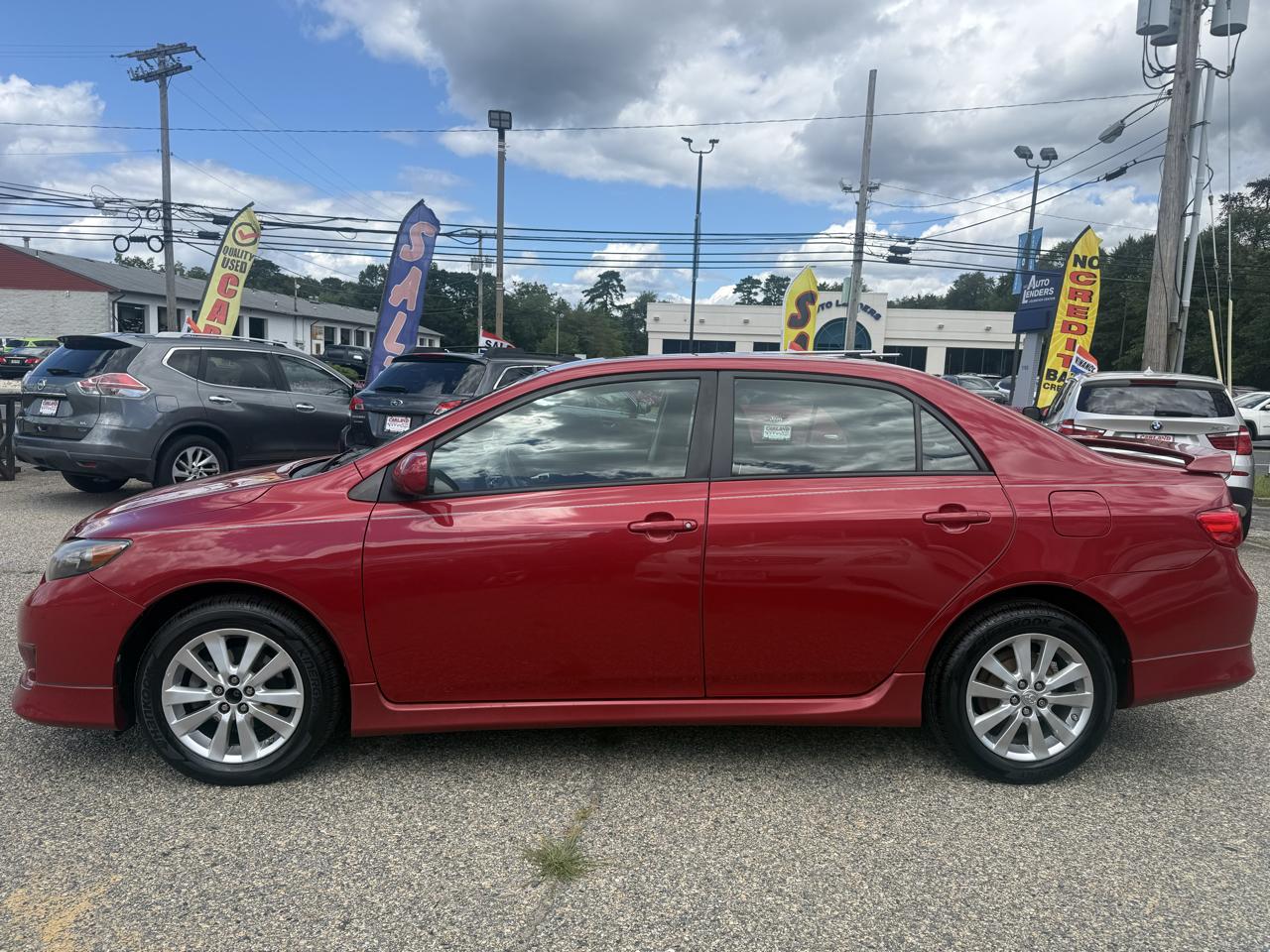 Toyota Corolla Base 5-Speed MT 2010
