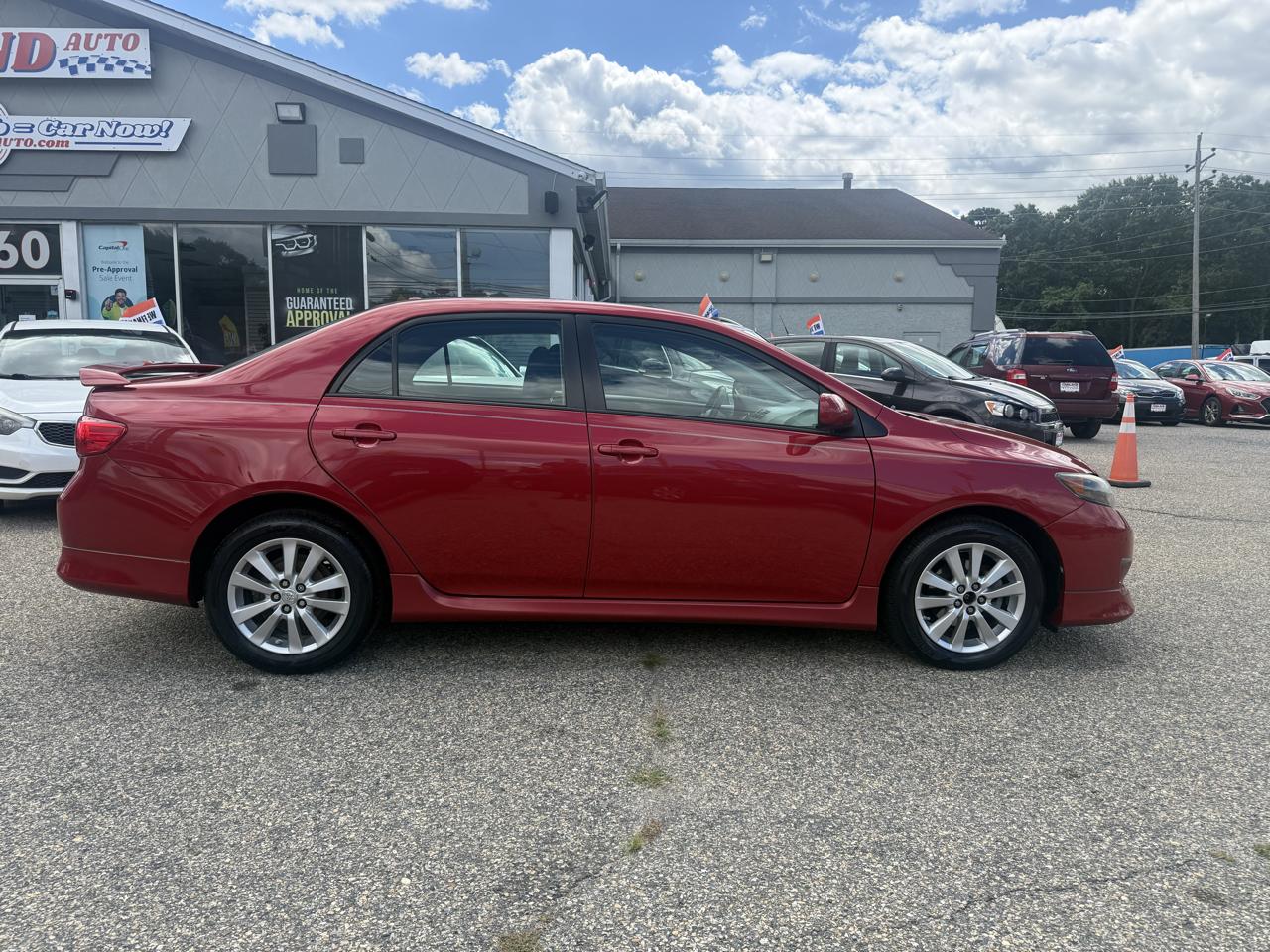 Toyota Corolla Base 5-Speed MT 2010