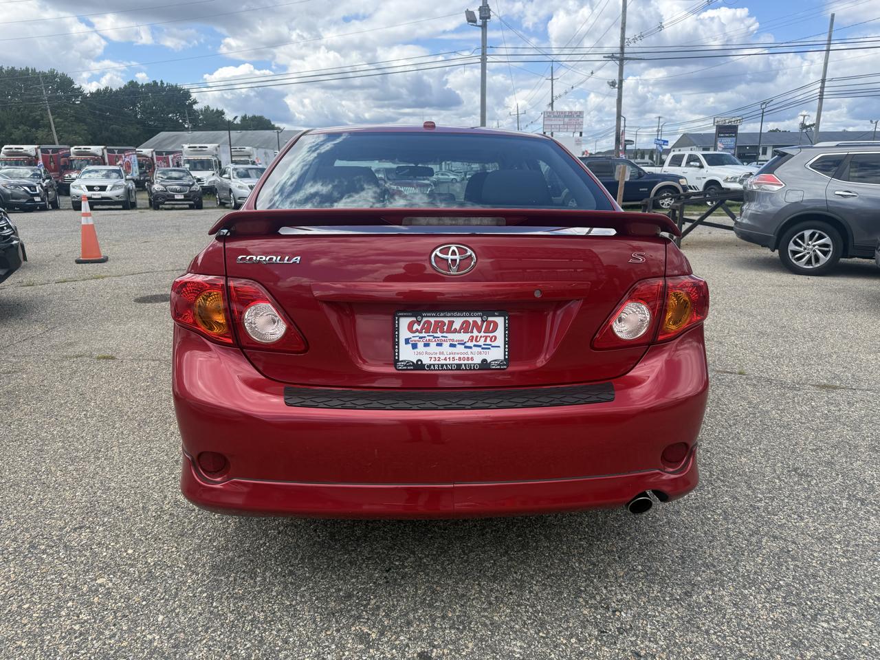 Toyota Corolla Base 5-Speed MT 2010