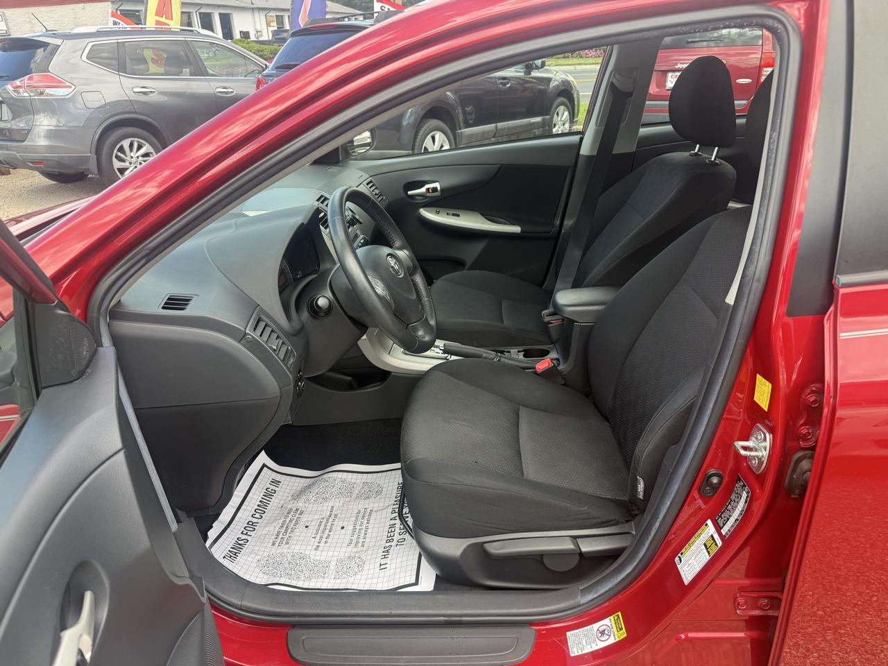 Toyota Corolla Base 5-Speed MT 2010