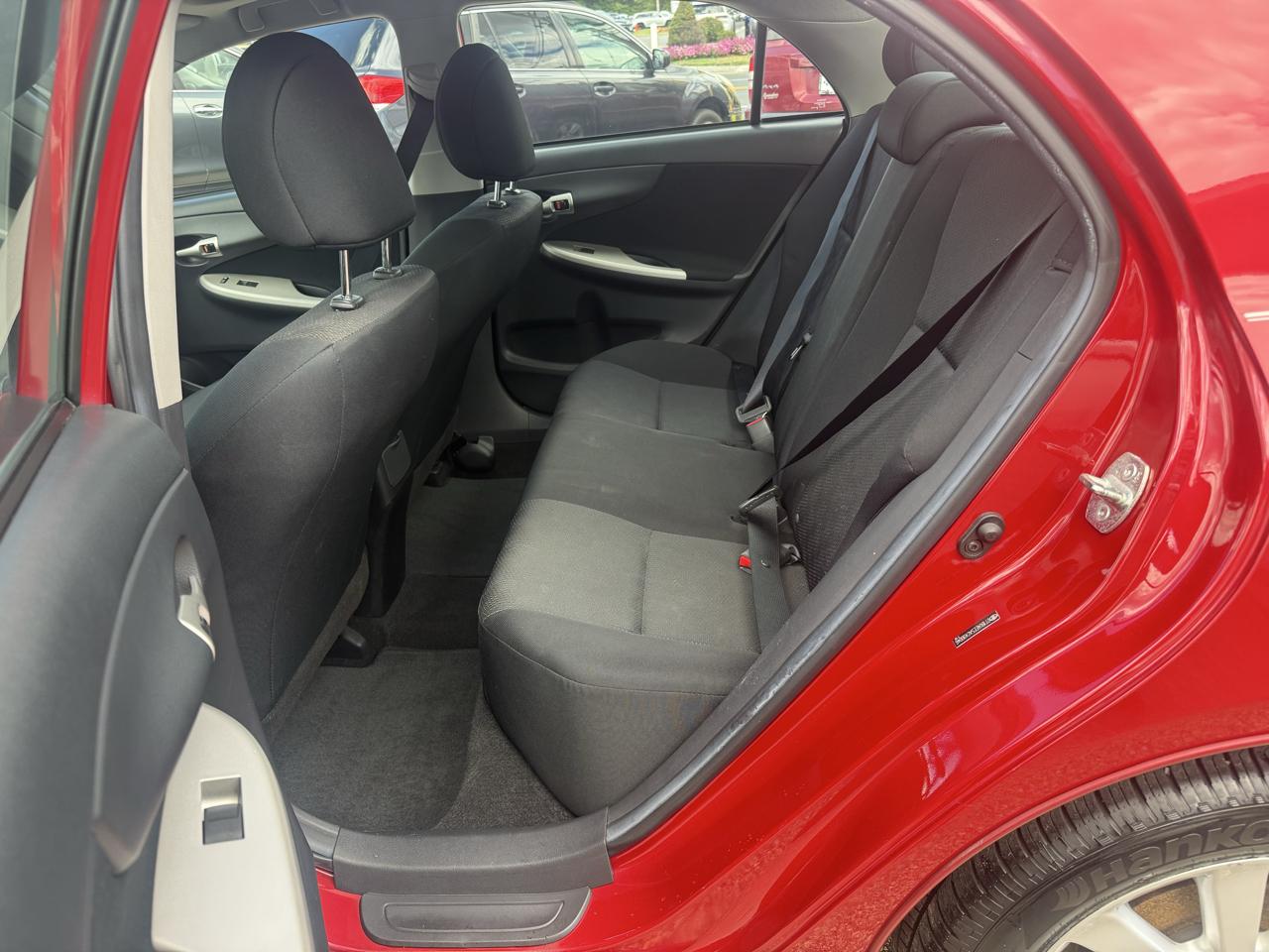 Toyota Corolla Base 5-Speed MT 2010