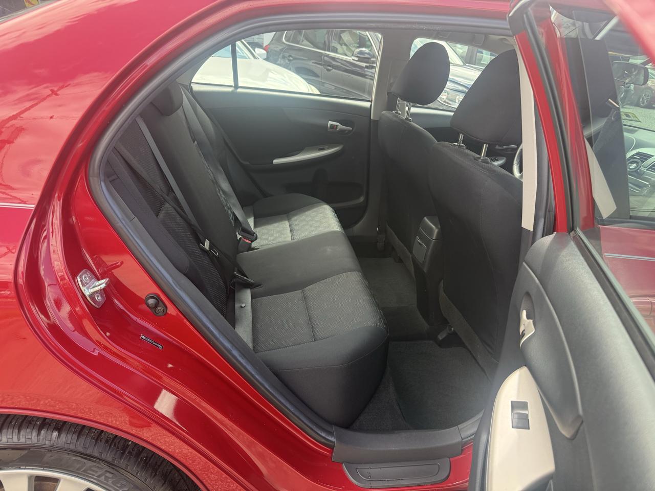 Toyota Corolla Base 5-Speed MT 2010