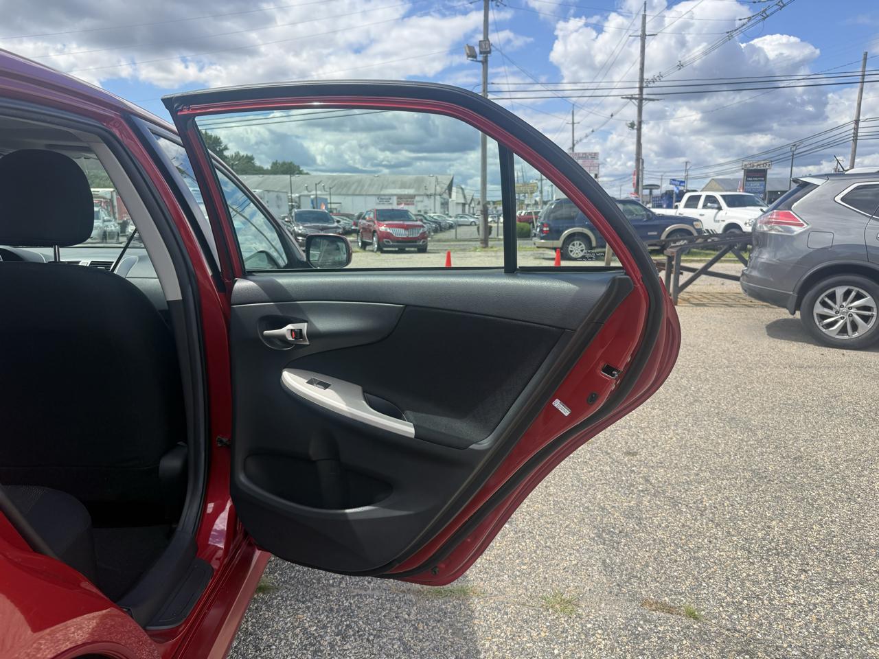 Toyota Corolla Base 5-Speed MT 2010