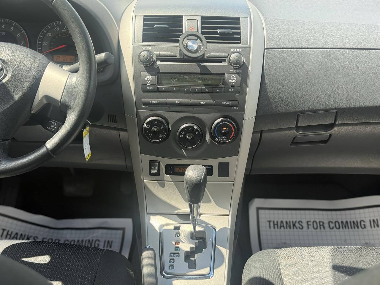 Toyota Corolla Base 5-Speed MT 2010