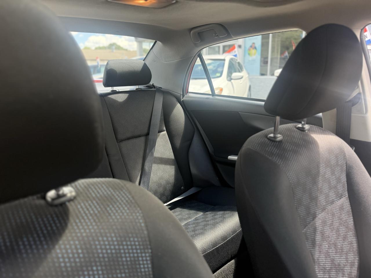 Toyota Corolla Base 5-Speed MT 2010