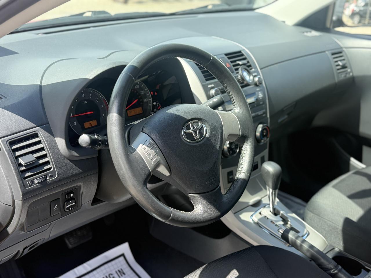 Toyota Corolla Base 5-Speed MT 2010