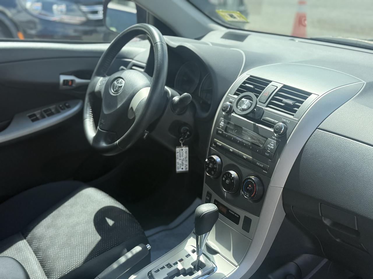 Toyota Corolla Base 5-Speed MT 2010