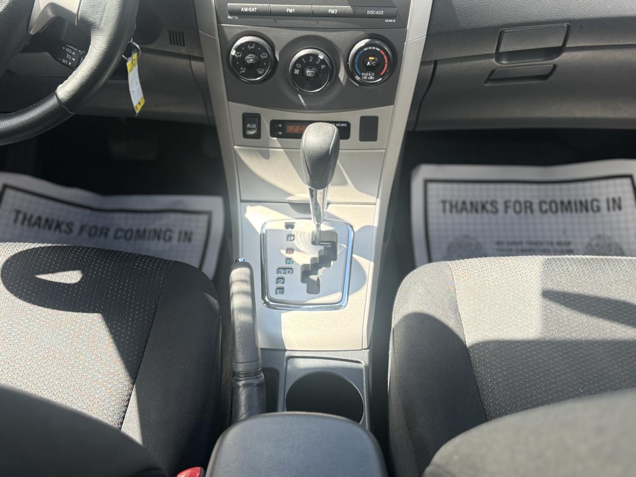 Toyota Corolla Base 5-Speed MT 2010