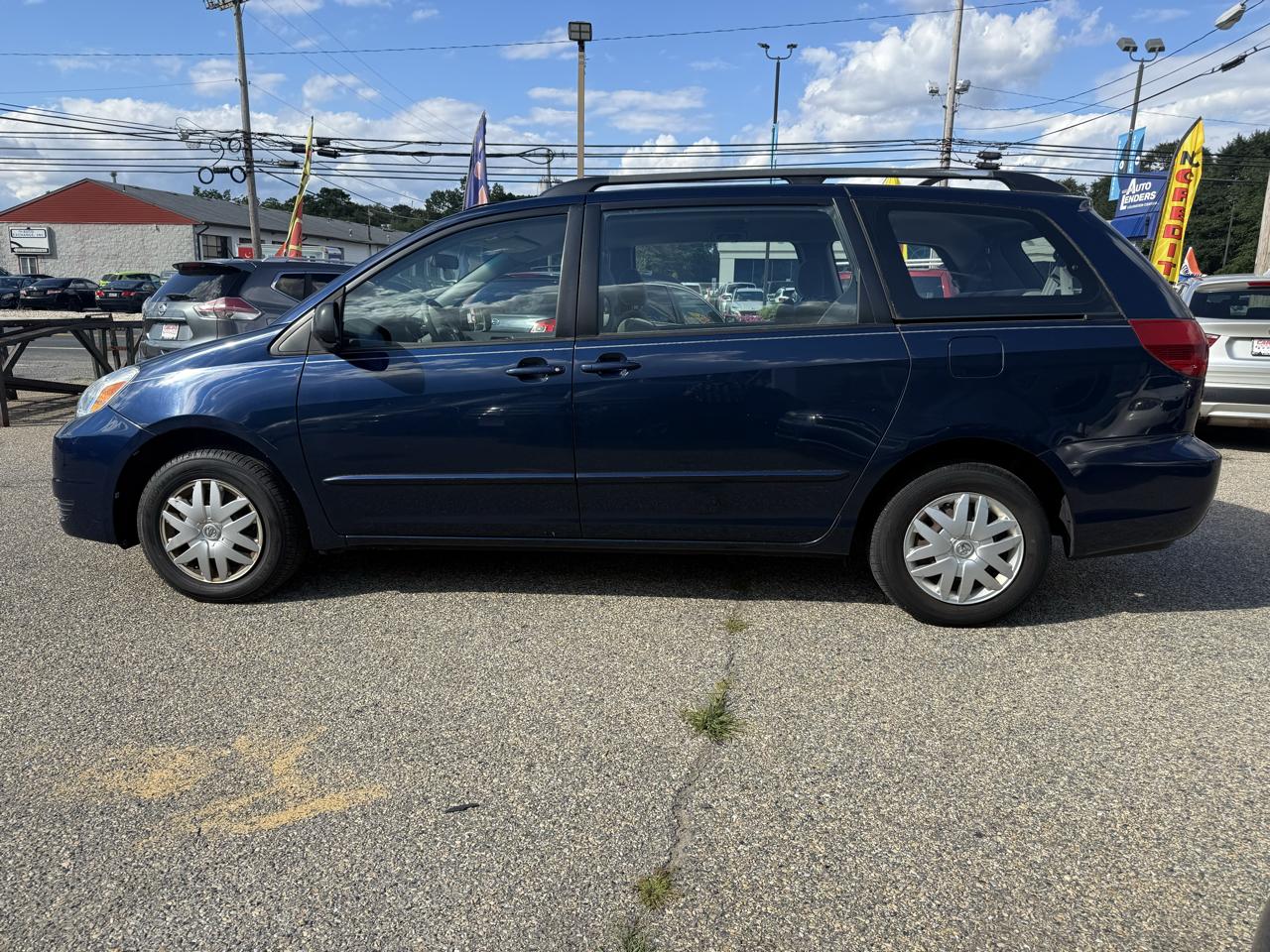 Toyota Sienna LE - 7 Passenger Seating 2005