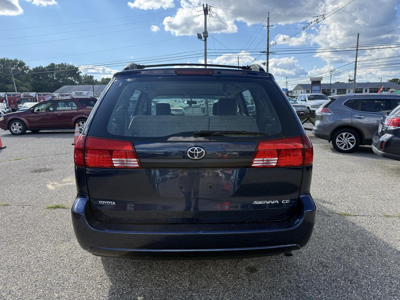 Toyota Sienna LE - 7 Passenger Seating 2005