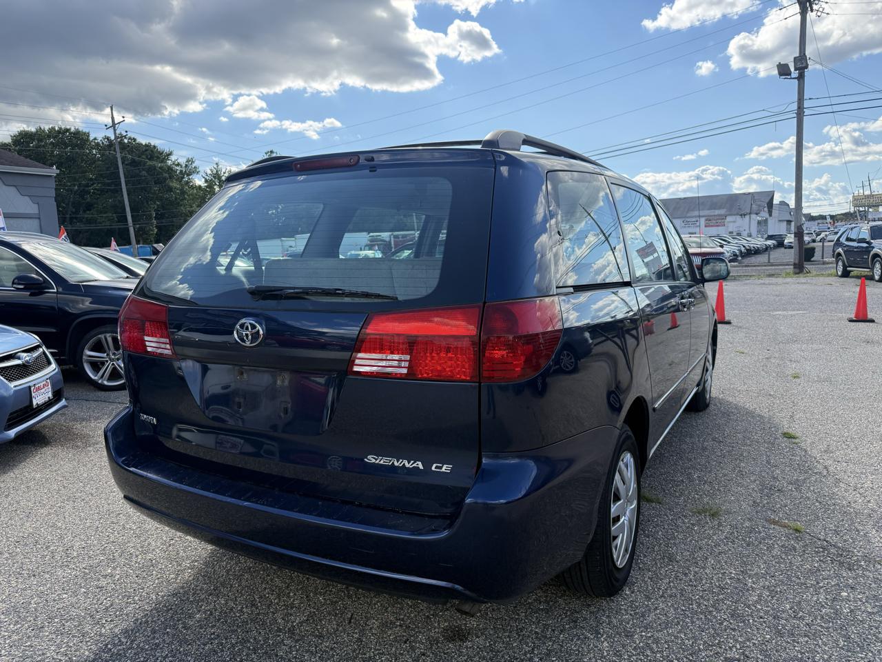 Toyota Sienna LE - 7 Passenger Seating 2005