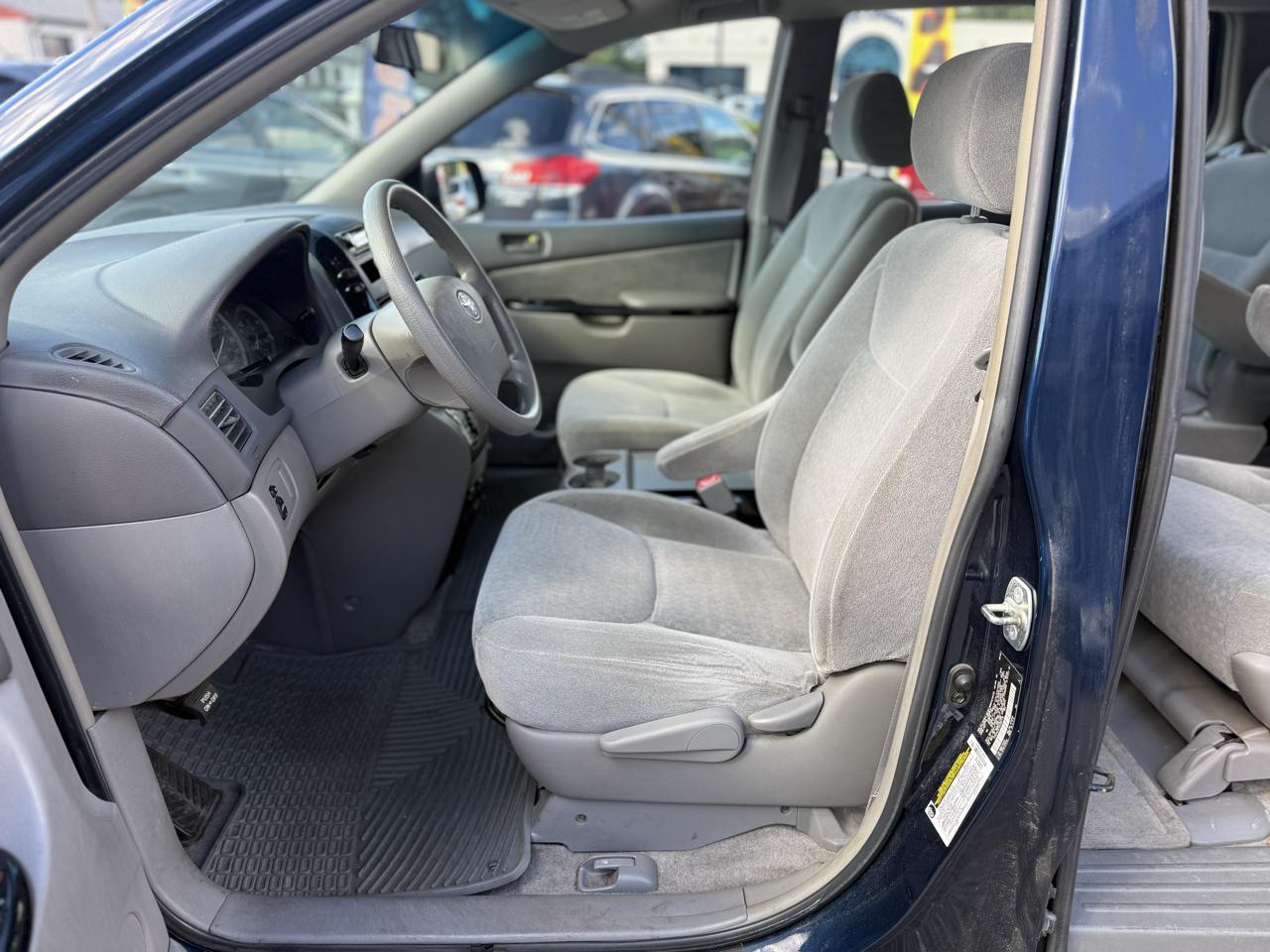 Toyota Sienna LE - 7 Passenger Seating 2005