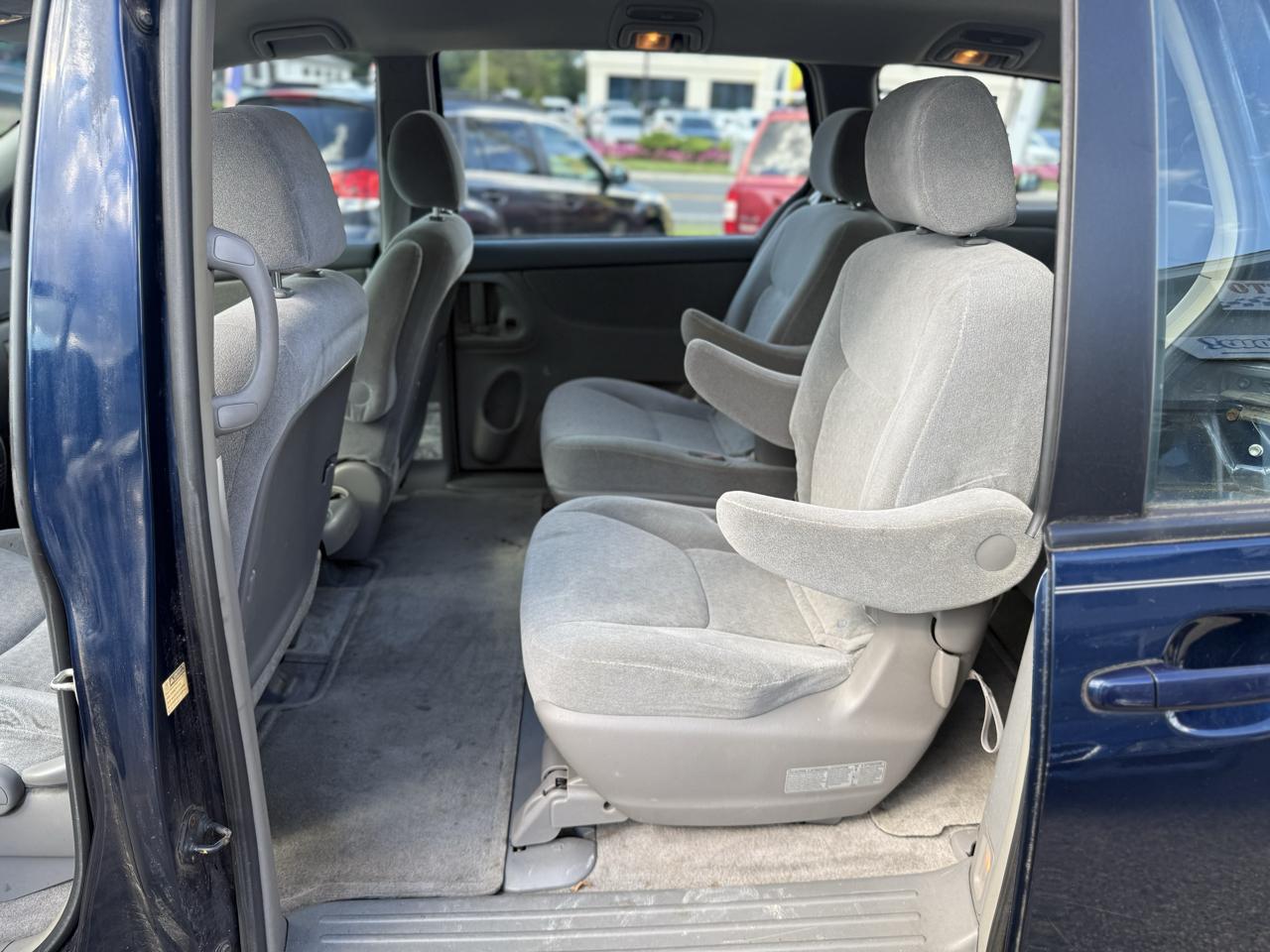 Toyota Sienna LE - 7 Passenger Seating 2005
