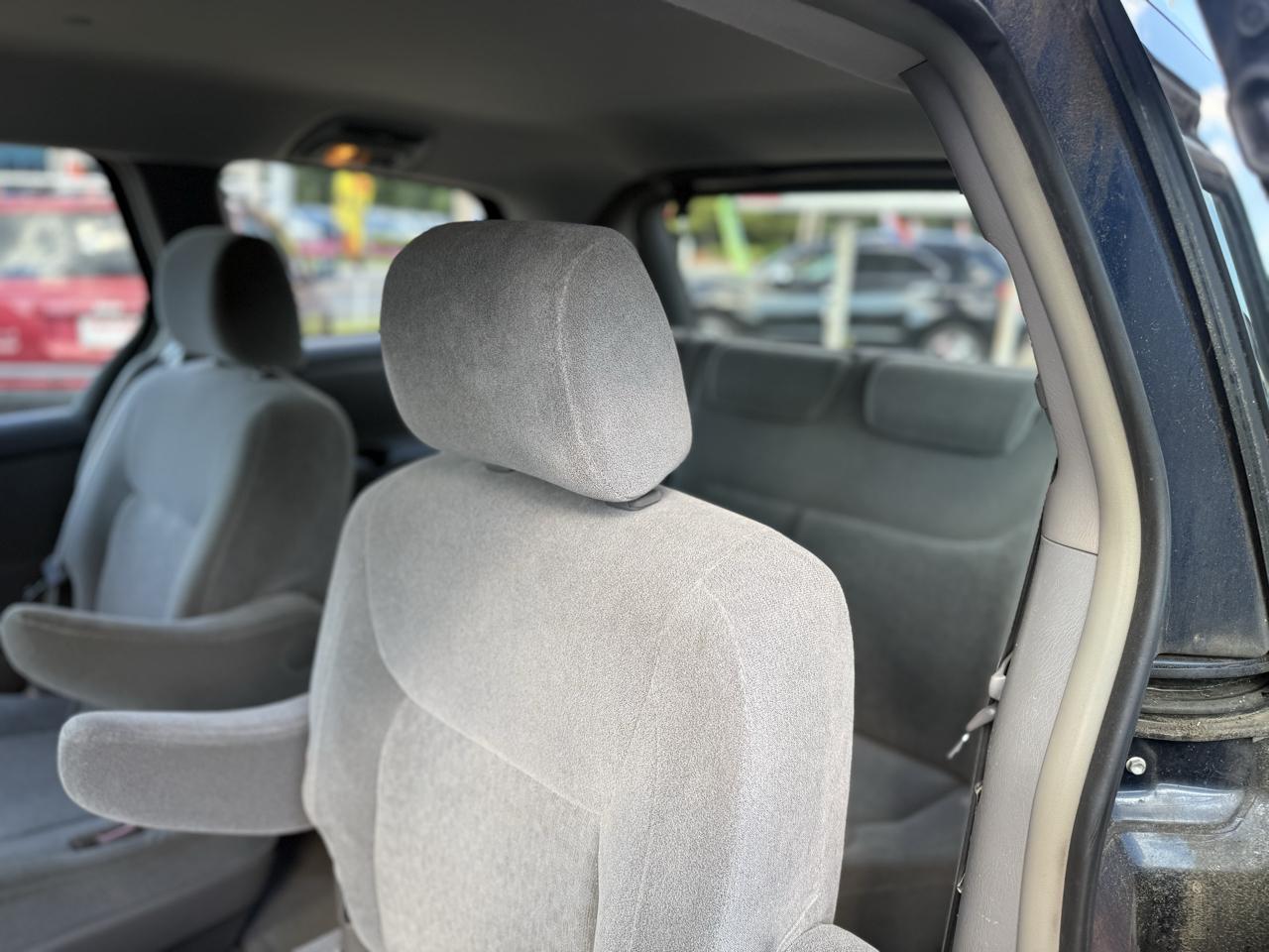 Toyota Sienna LE - 7 Passenger Seating 2005