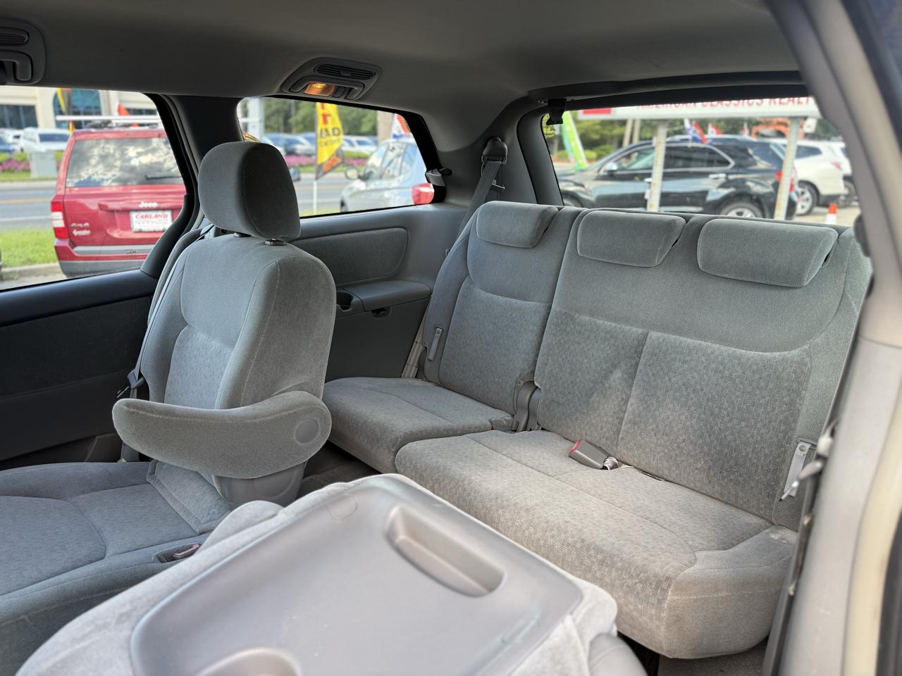 Toyota Sienna LE - 7 Passenger Seating 2005
