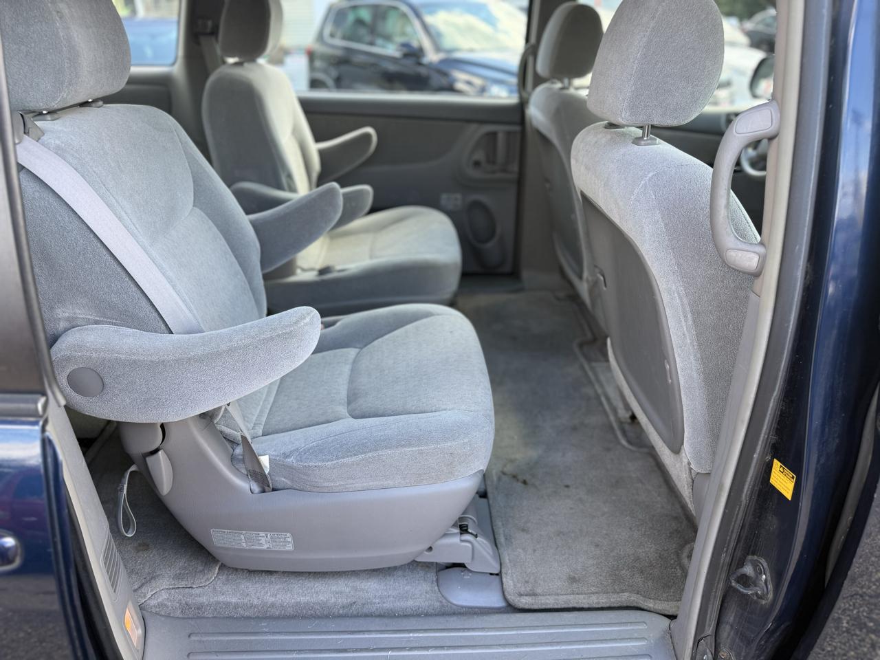 Toyota Sienna LE - 7 Passenger Seating 2005