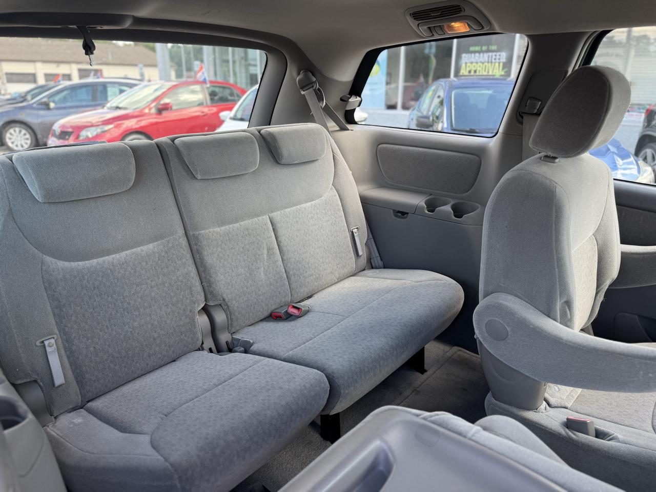 Toyota Sienna LE - 7 Passenger Seating 2005