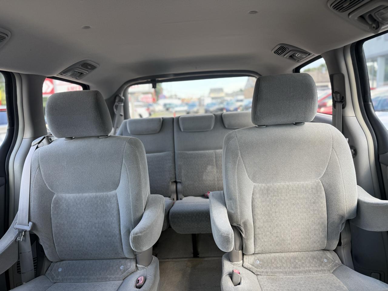 Toyota Sienna LE - 7 Passenger Seating 2005