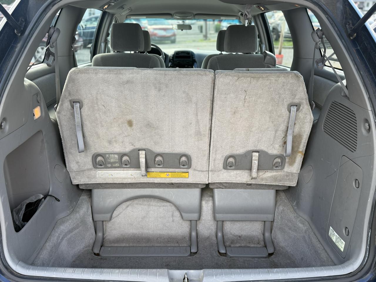 Toyota Sienna LE - 7 Passenger Seating 2005
