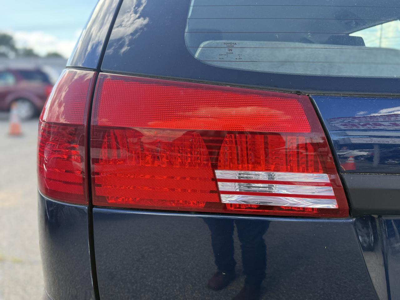 Toyota Sienna LE - 7 Passenger Seating 2005