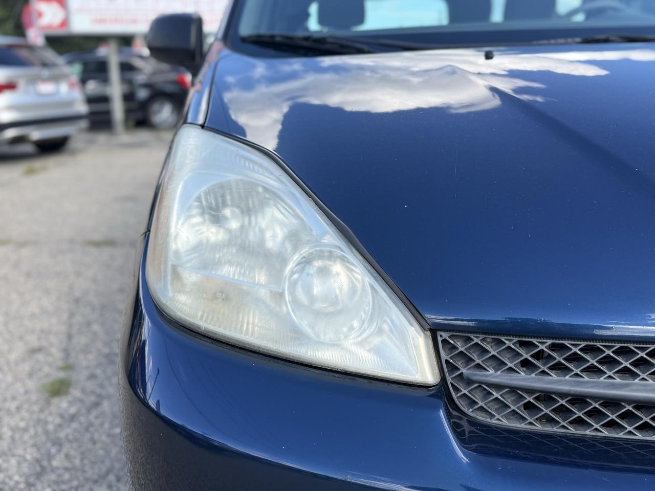Toyota Sienna LE - 7 Passenger Seating 2005