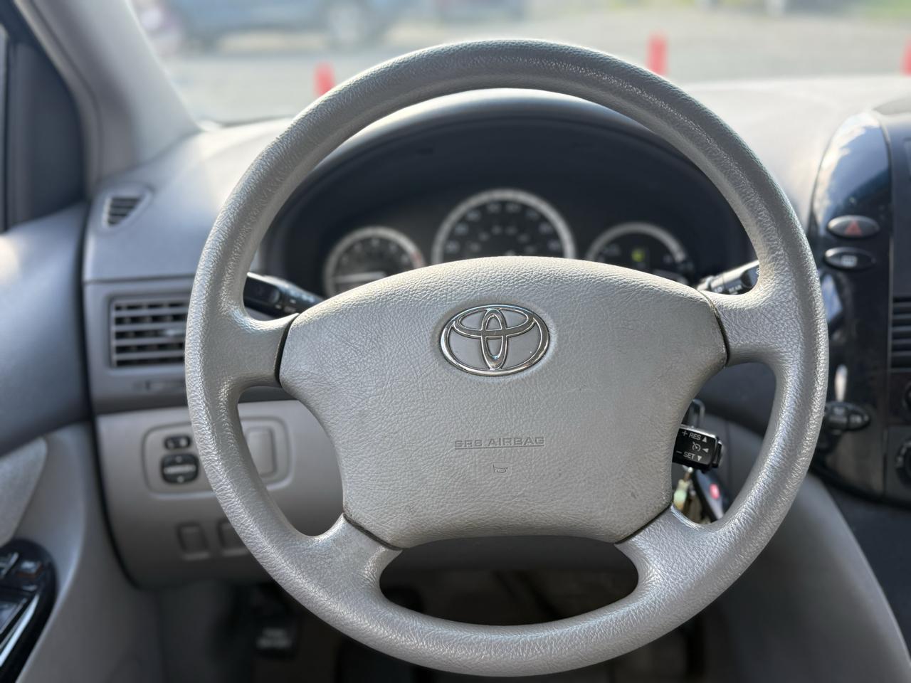 Toyota Sienna LE - 7 Passenger Seating 2005