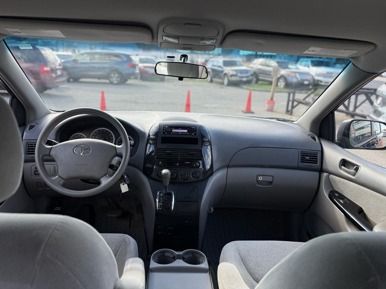 Toyota Sienna LE - 7 Passenger Seating 2005