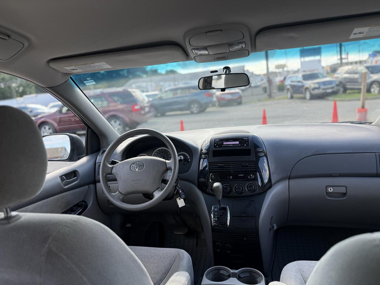 Toyota Sienna LE - 7 Passenger Seating 2005