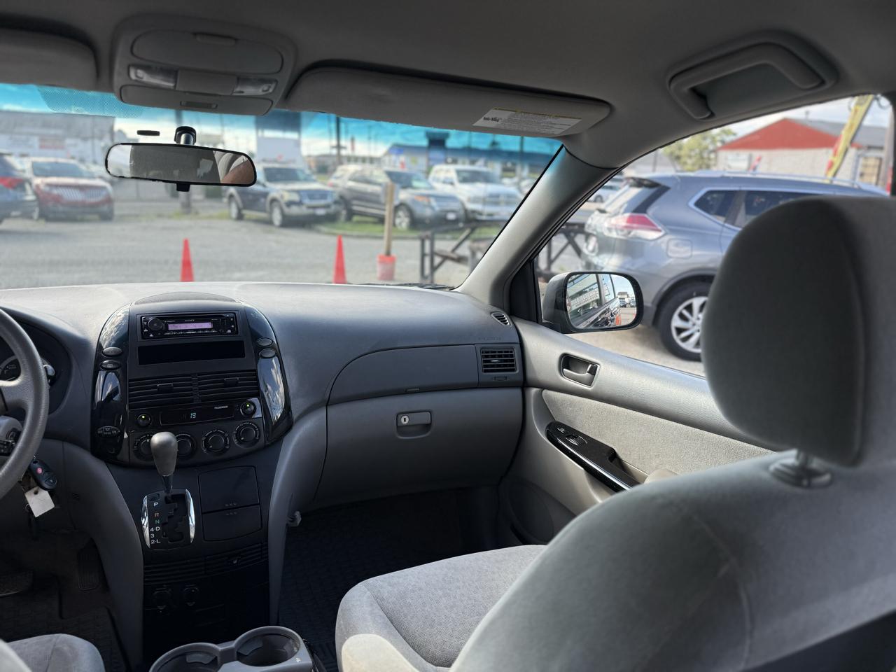 Toyota Sienna LE - 7 Passenger Seating 2005