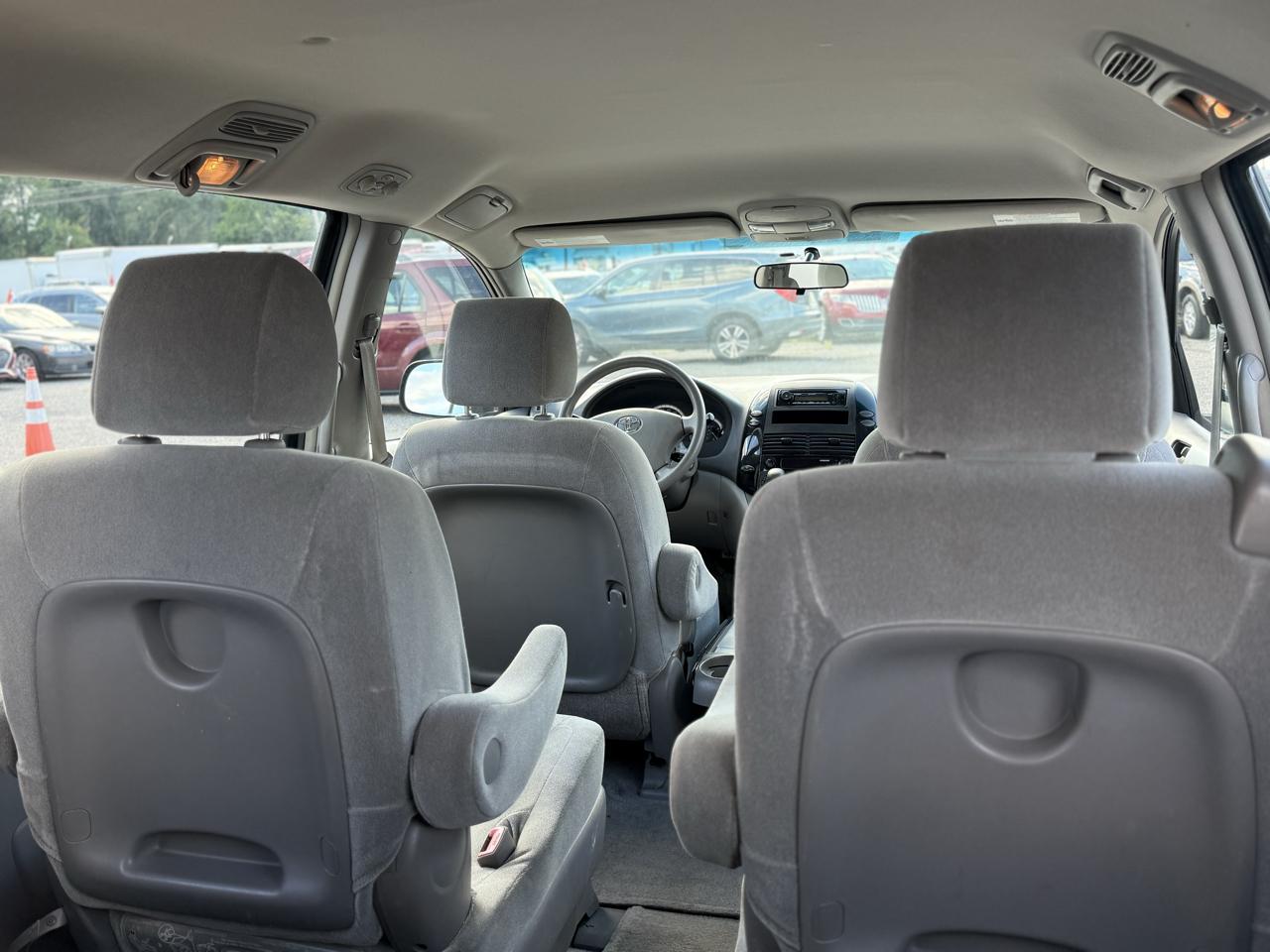Toyota Sienna LE - 7 Passenger Seating 2005