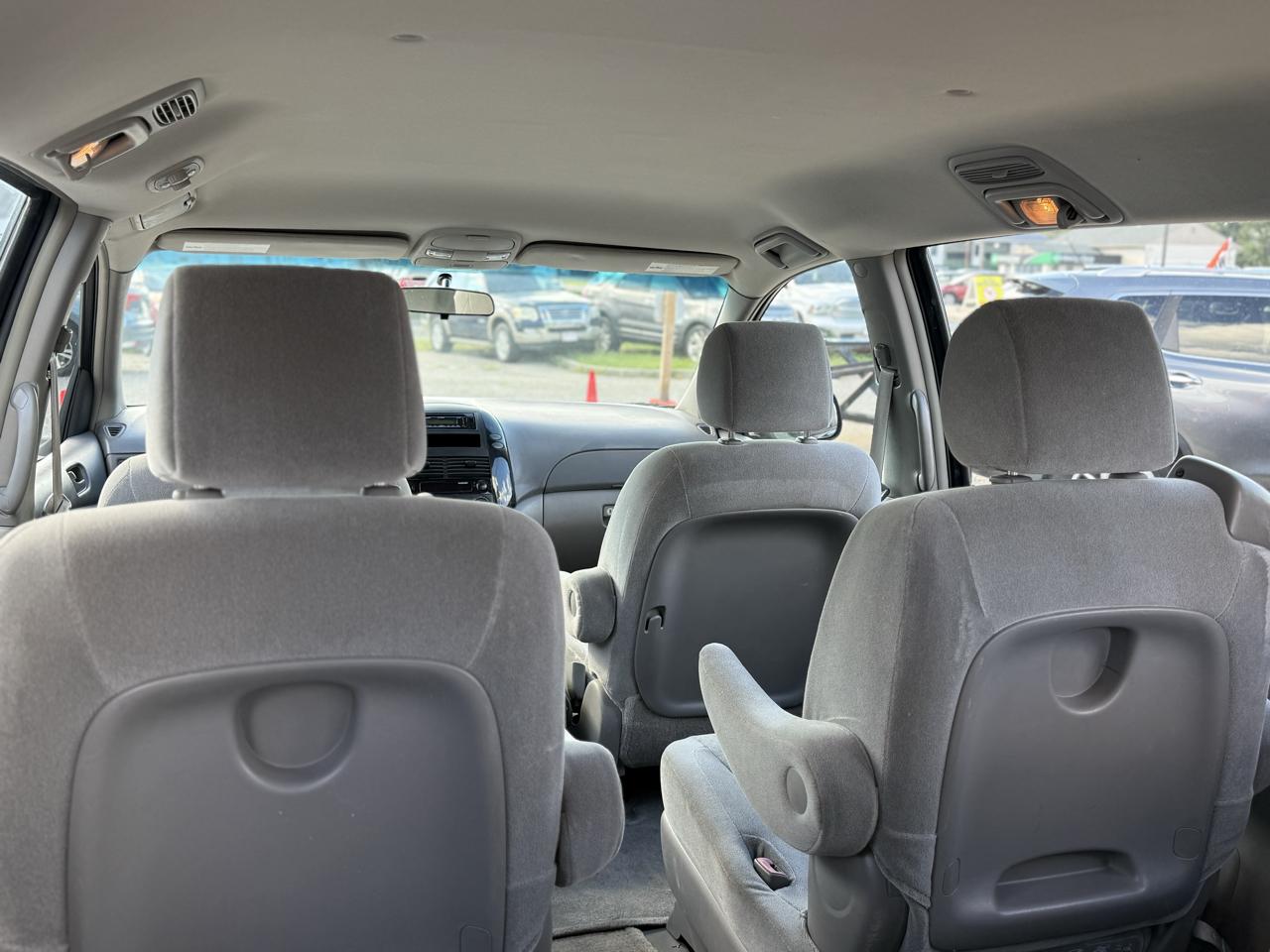Toyota Sienna LE - 7 Passenger Seating 2005