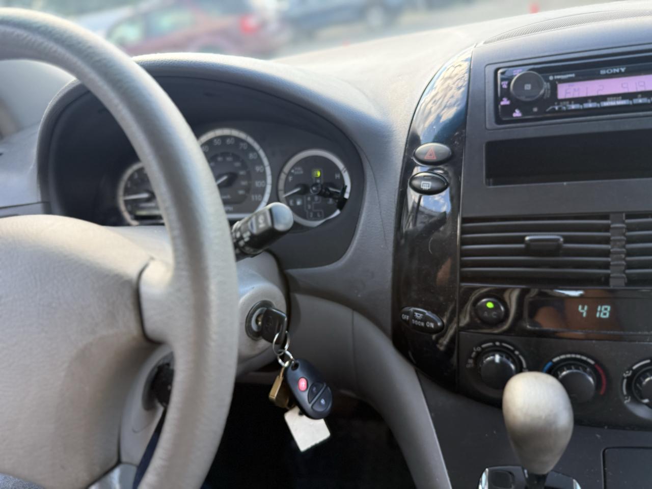 Toyota Sienna LE - 7 Passenger Seating 2005