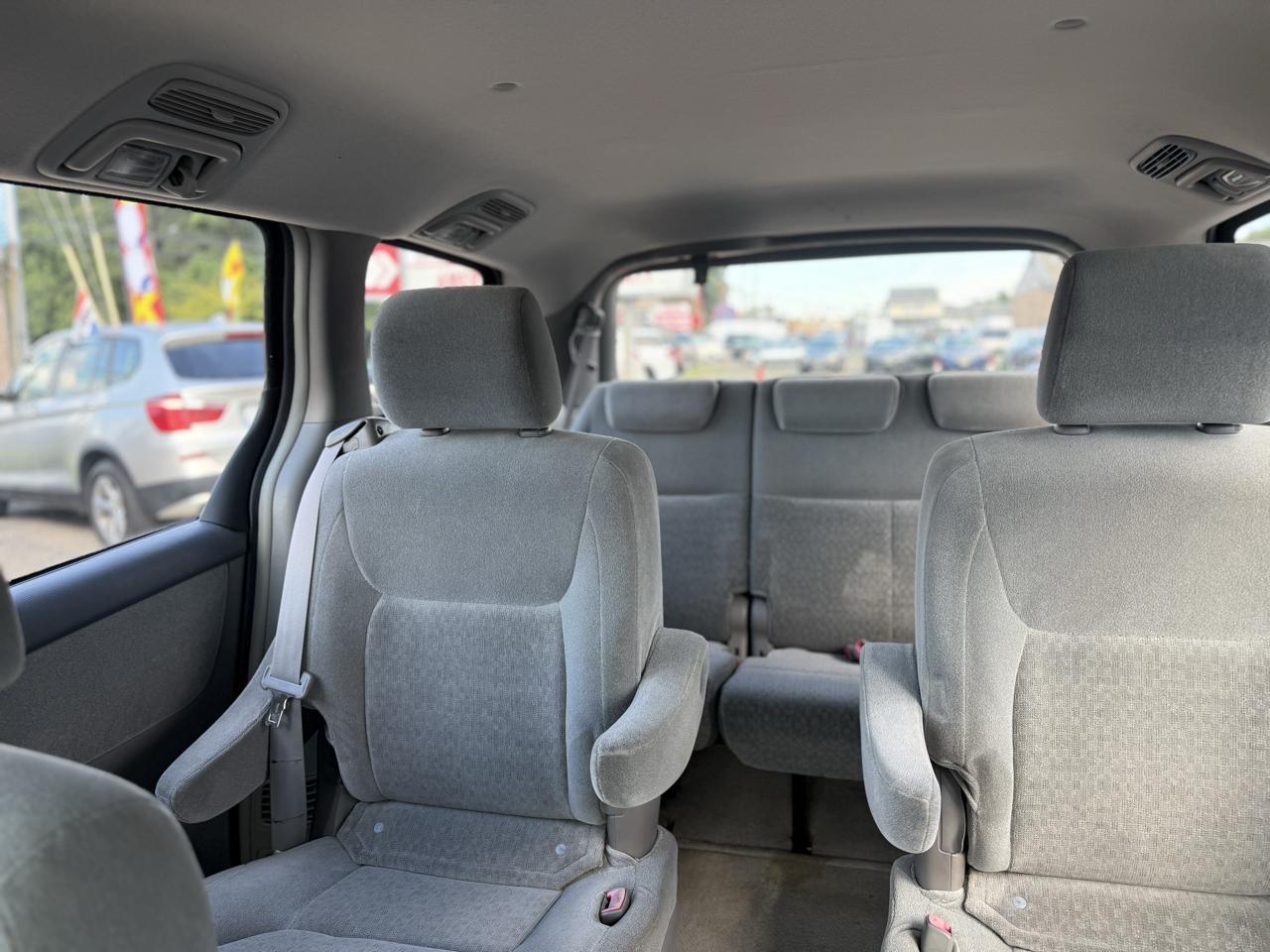 Toyota Sienna LE - 7 Passenger Seating 2005