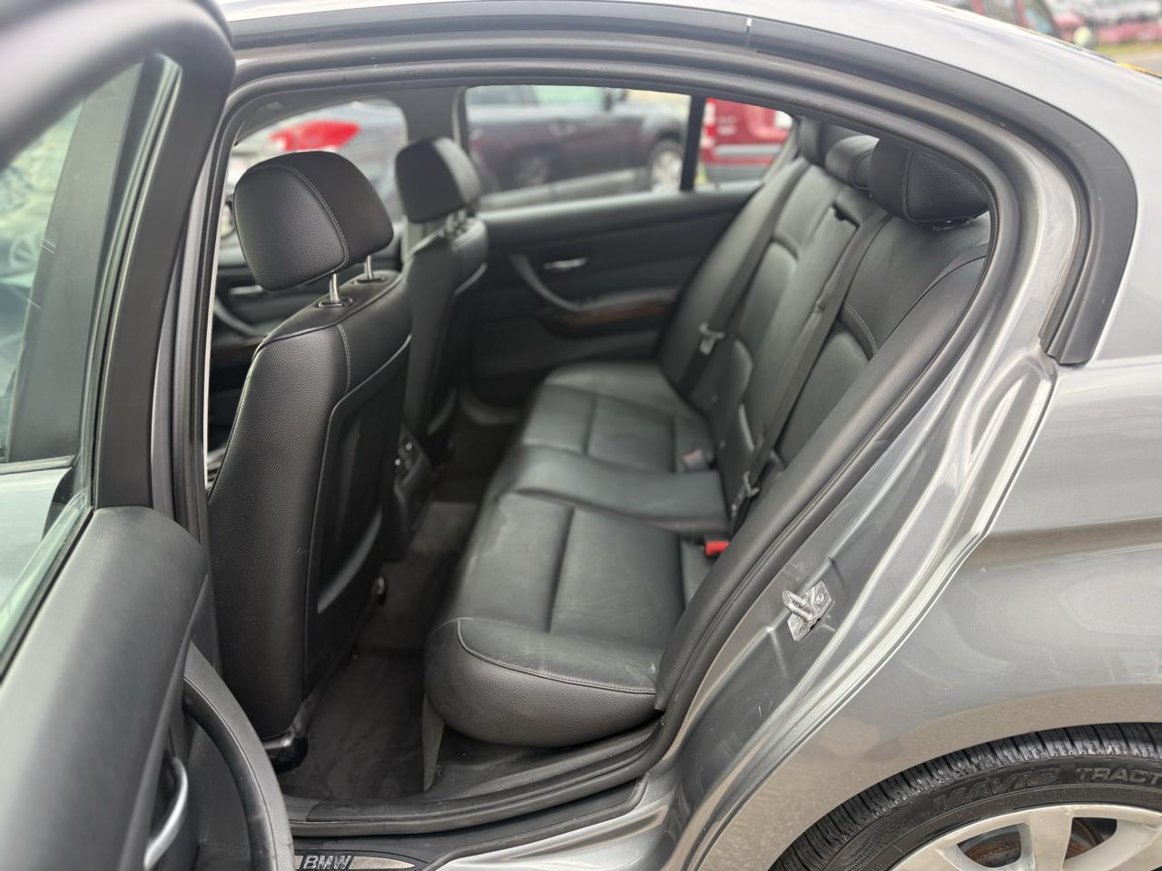 BMW 3-Series 328i xDrive SA 2011