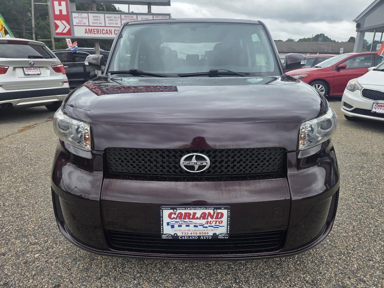 Scion xB 5-Door Wagon 5-Spd MT 2010