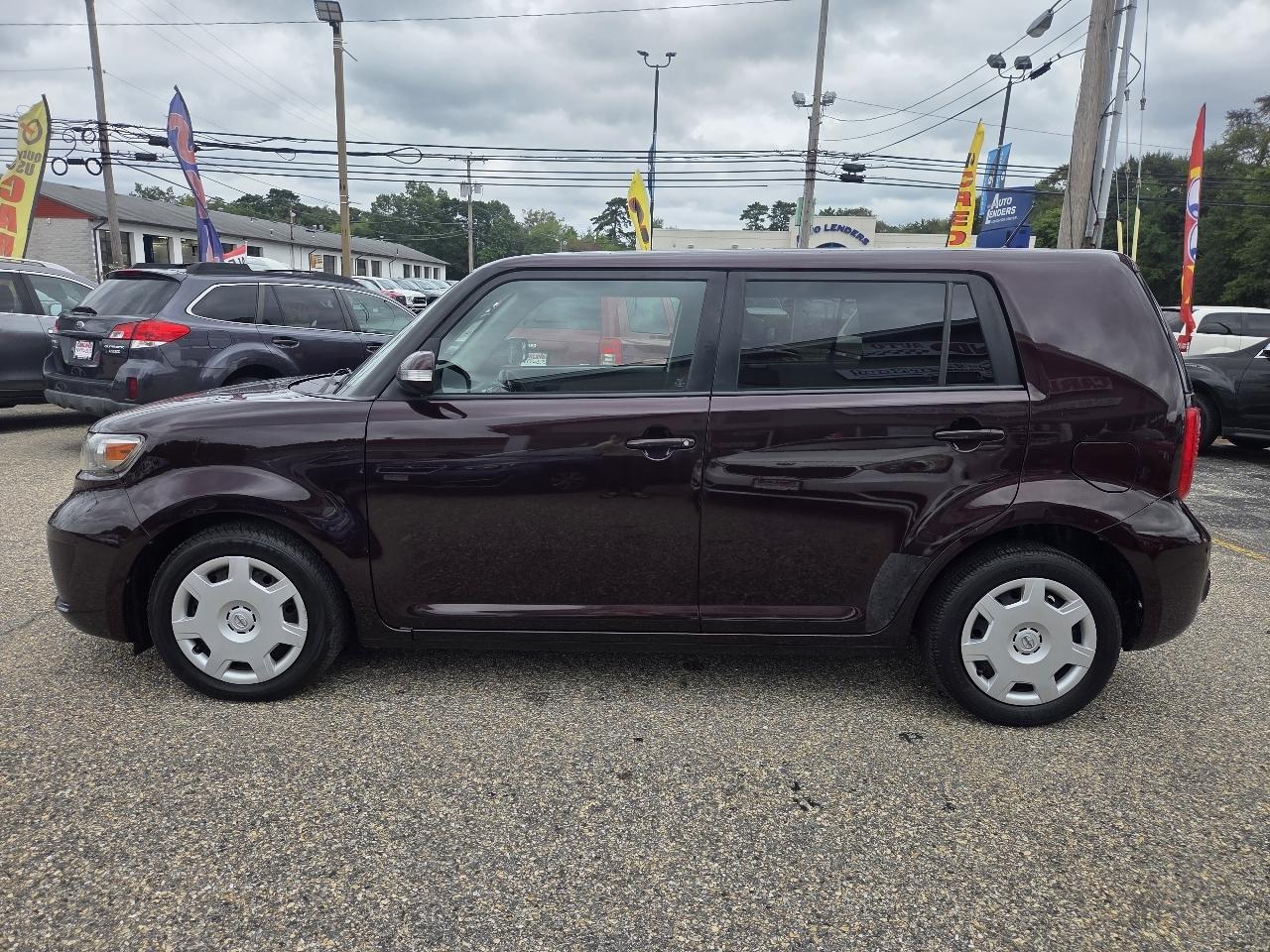 Scion xB 5-Door Wagon 5-Spd MT 2010