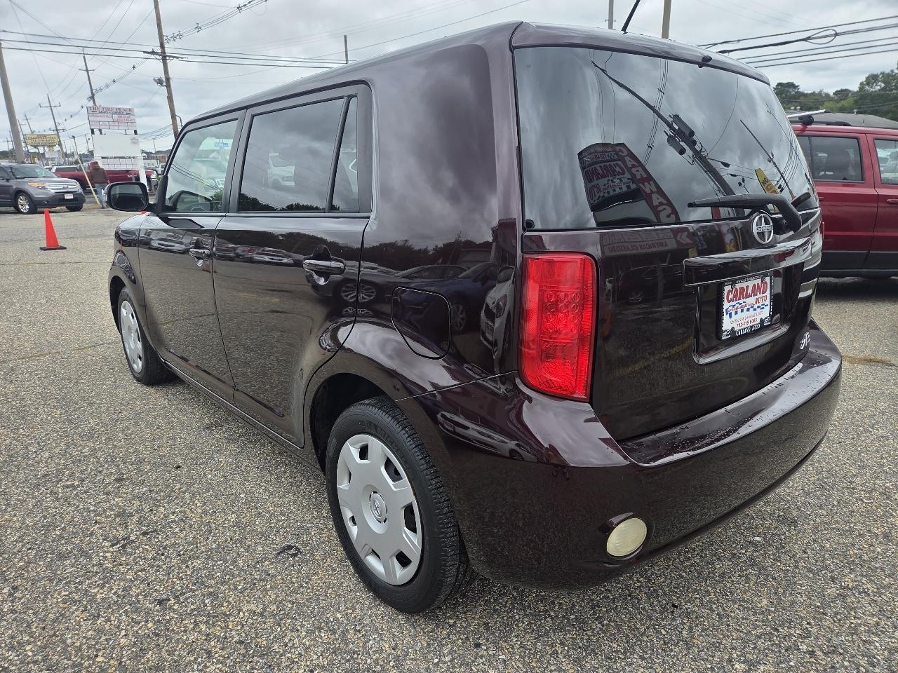 Scion xB 5-Door Wagon 5-Spd MT 2010
