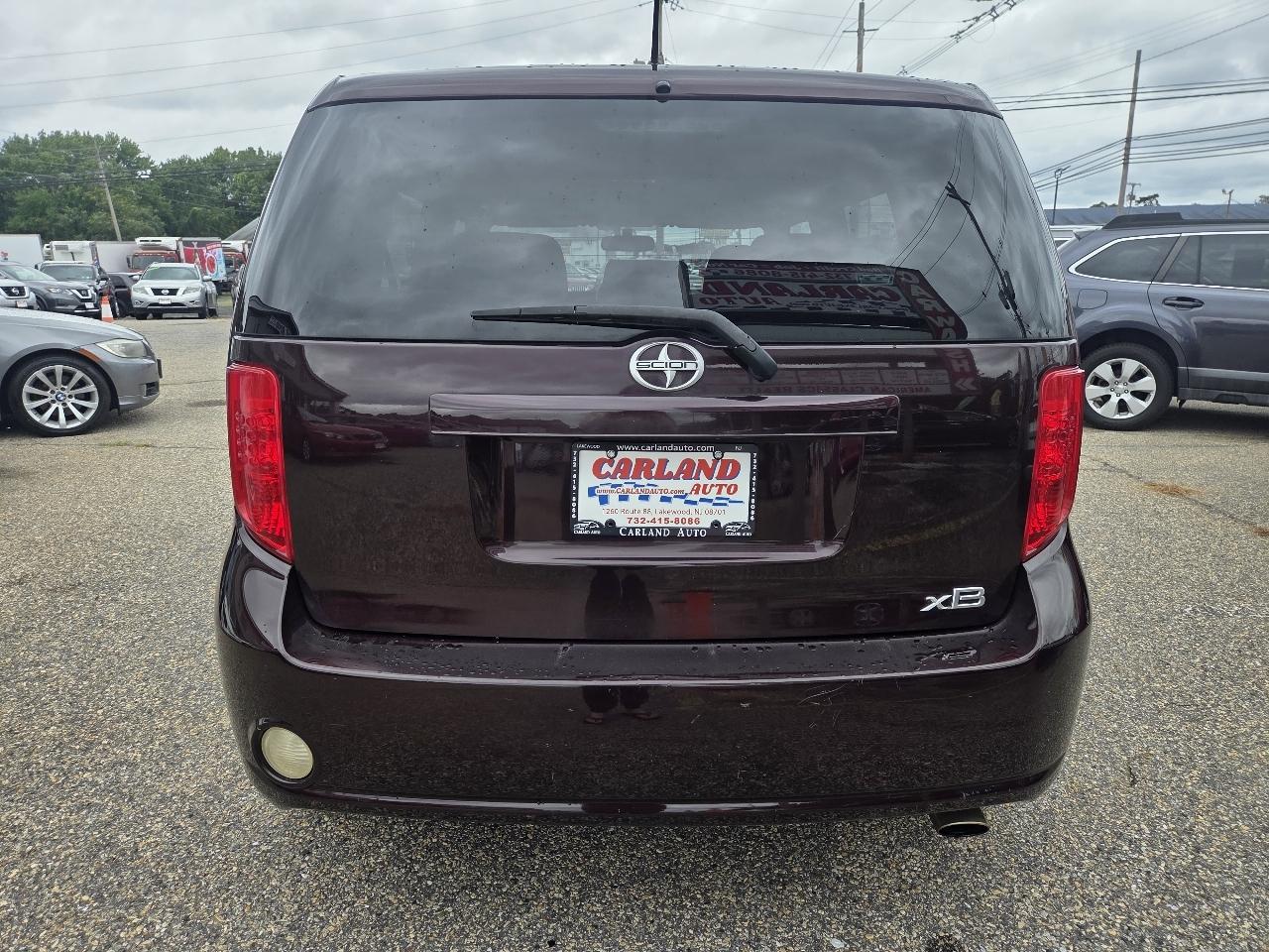Scion xB 5-Door Wagon 5-Spd MT 2010