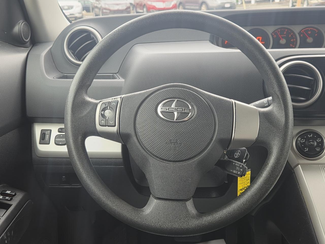 Scion xB 5-Door Wagon 5-Spd MT 2010
