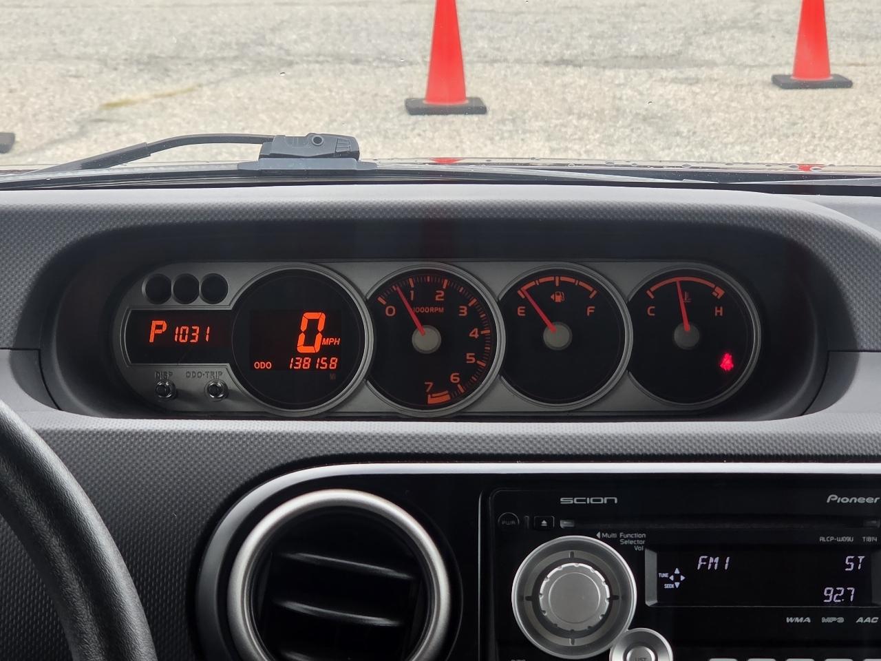 Scion xB 5-Door Wagon 5-Spd MT 2010