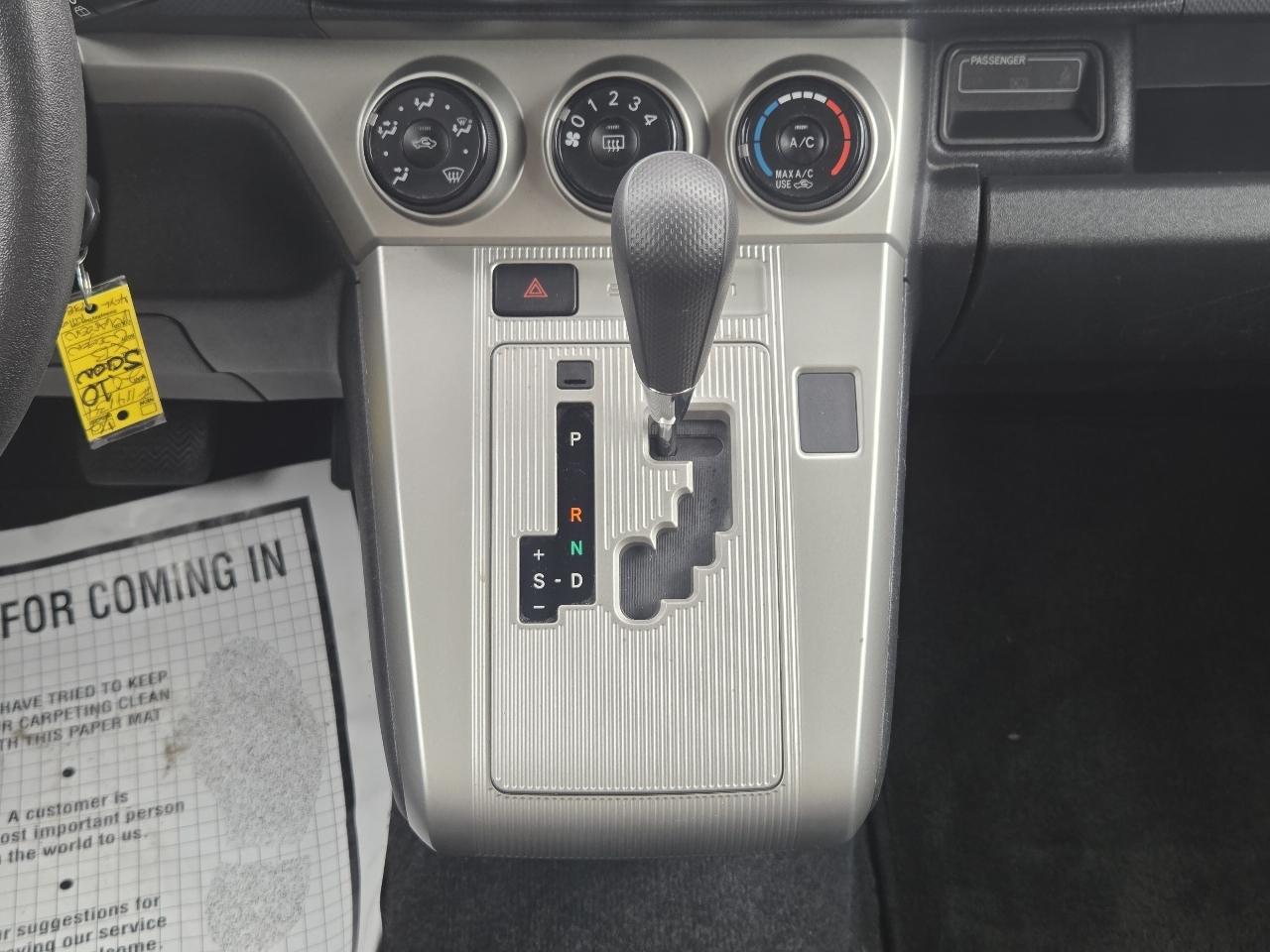 Scion xB 5-Door Wagon 5-Spd MT 2010