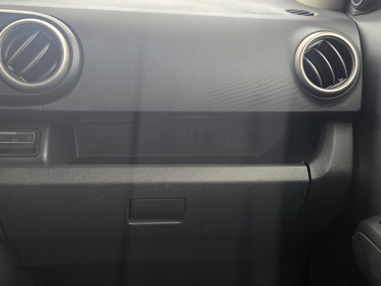 Scion xB 5-Door Wagon 5-Spd MT 2010