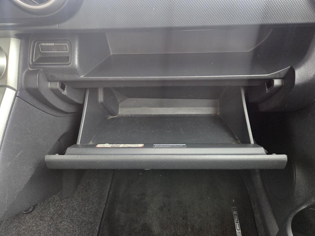 Scion xB 5-Door Wagon 5-Spd MT 2010