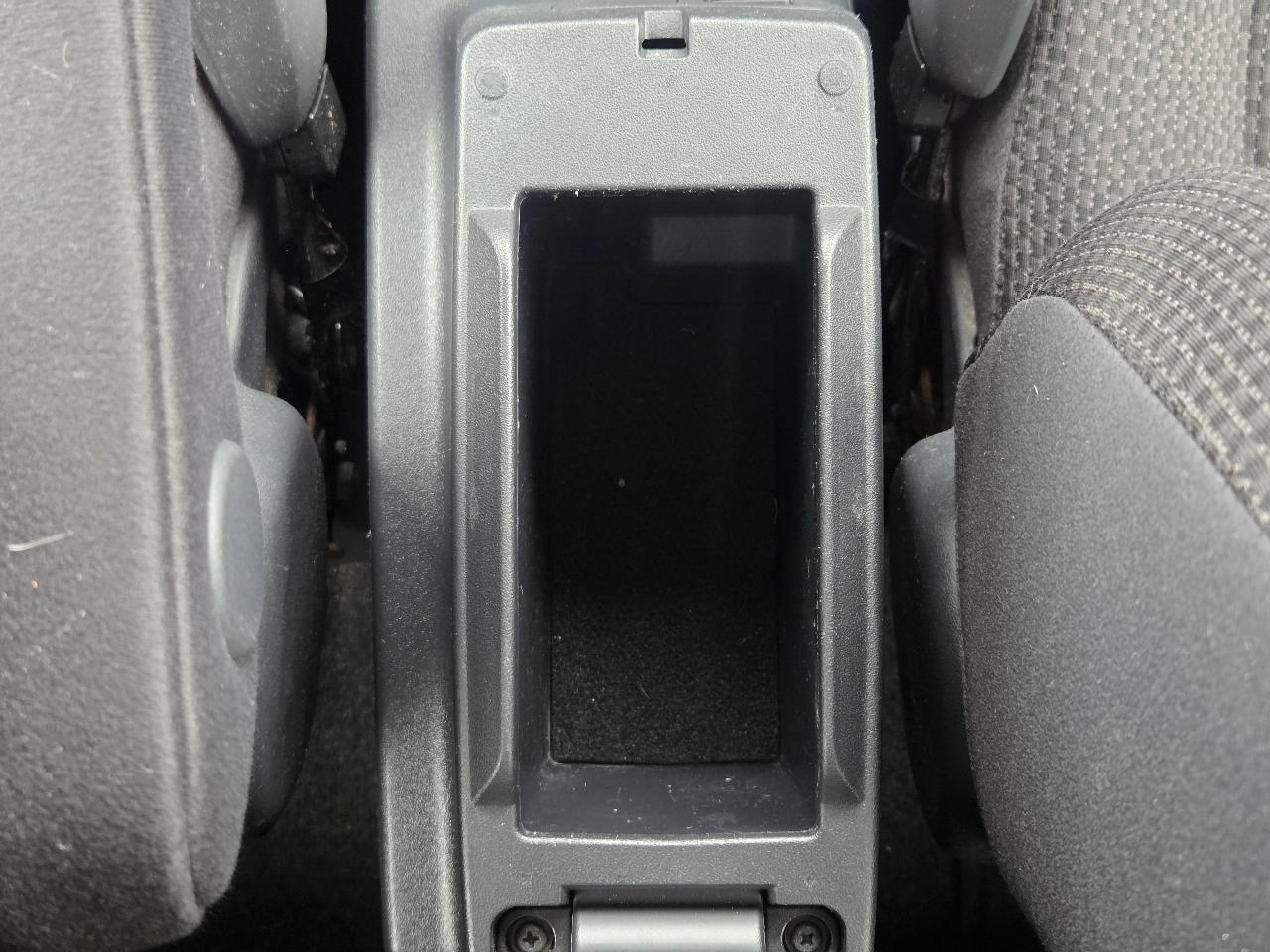 Scion xB 5-Door Wagon 5-Spd MT 2010