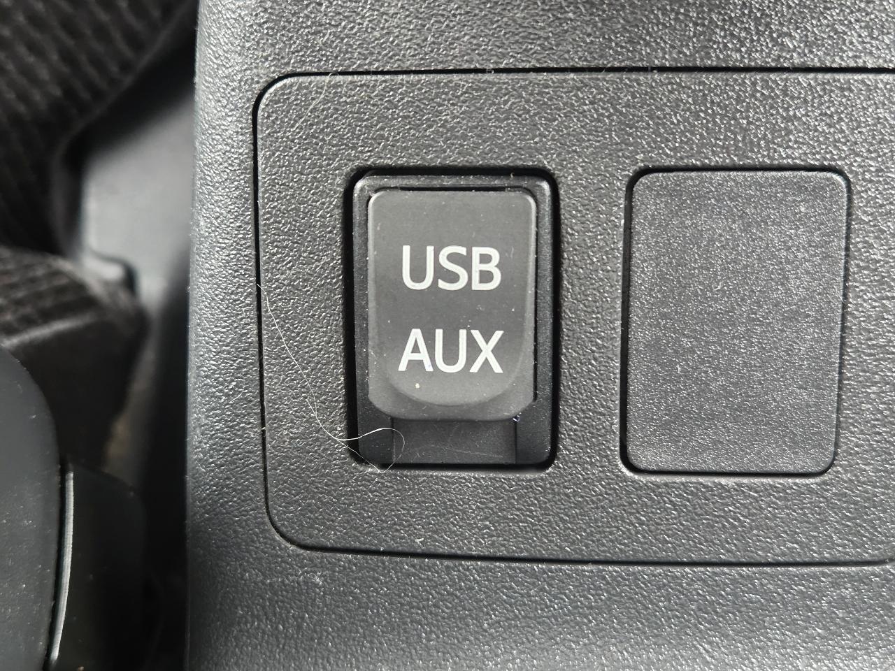 Scion xB 5-Door Wagon 5-Spd MT 2010