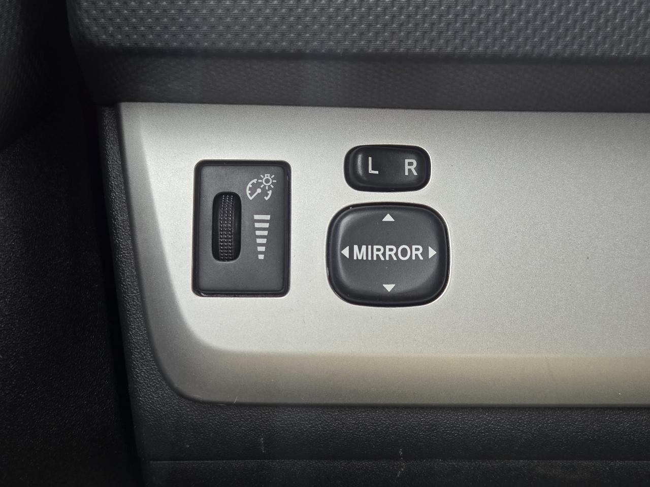 Scion xB 5-Door Wagon 5-Spd MT 2010