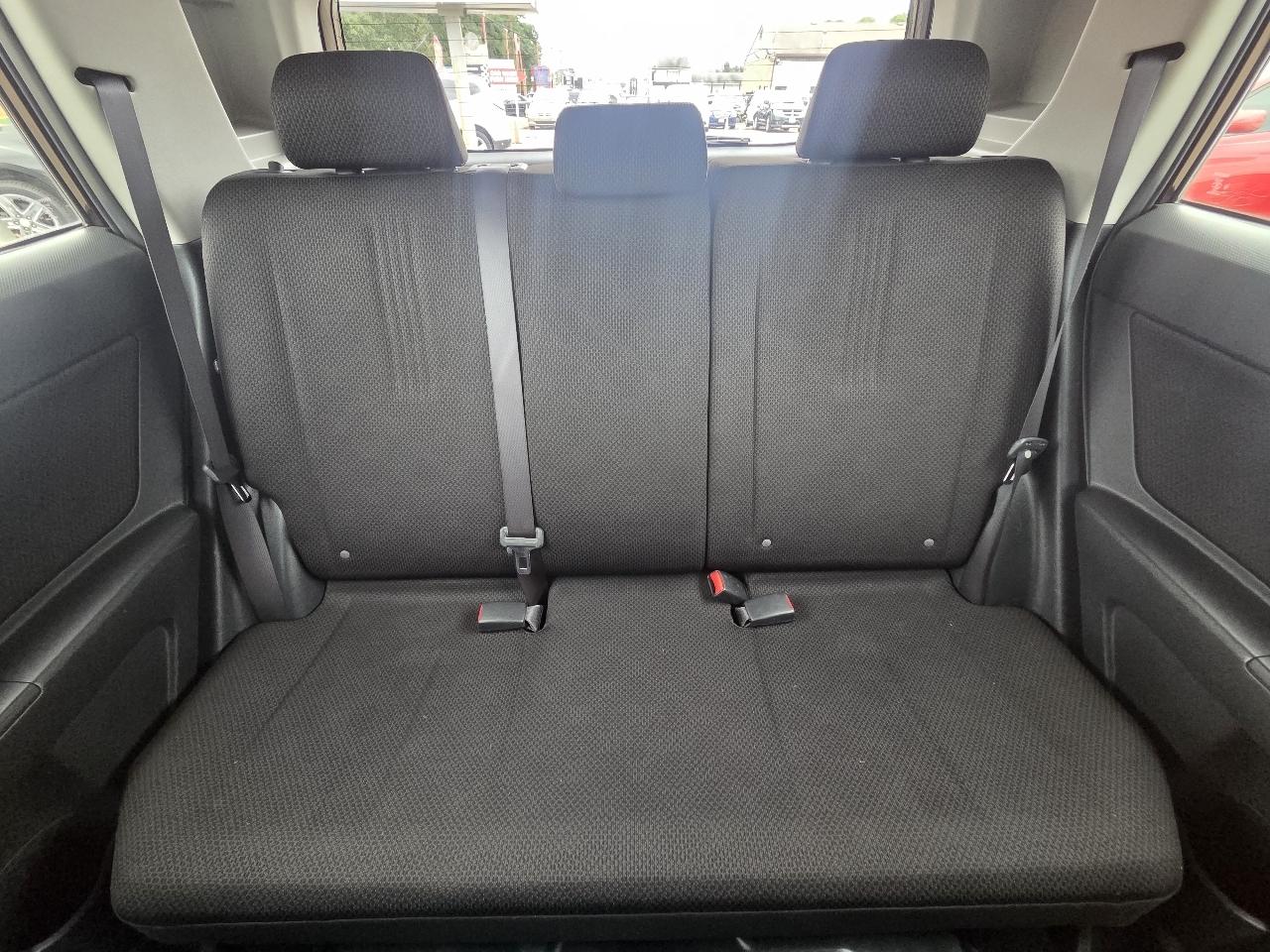 Scion xB 5-Door Wagon 5-Spd MT 2010